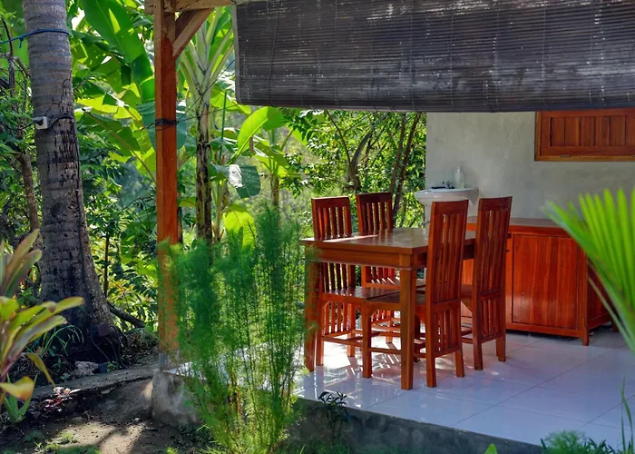 Lungguh Penida Hut *