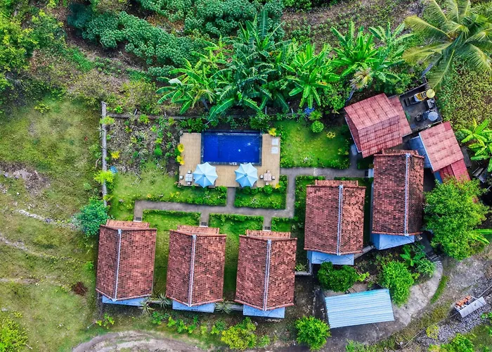 Villa Lungguh Penida Hut *