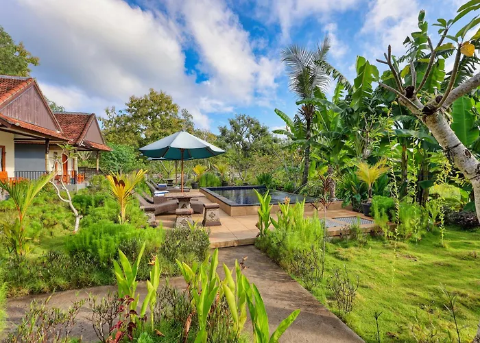 Lungguh Penida Hut Villa *